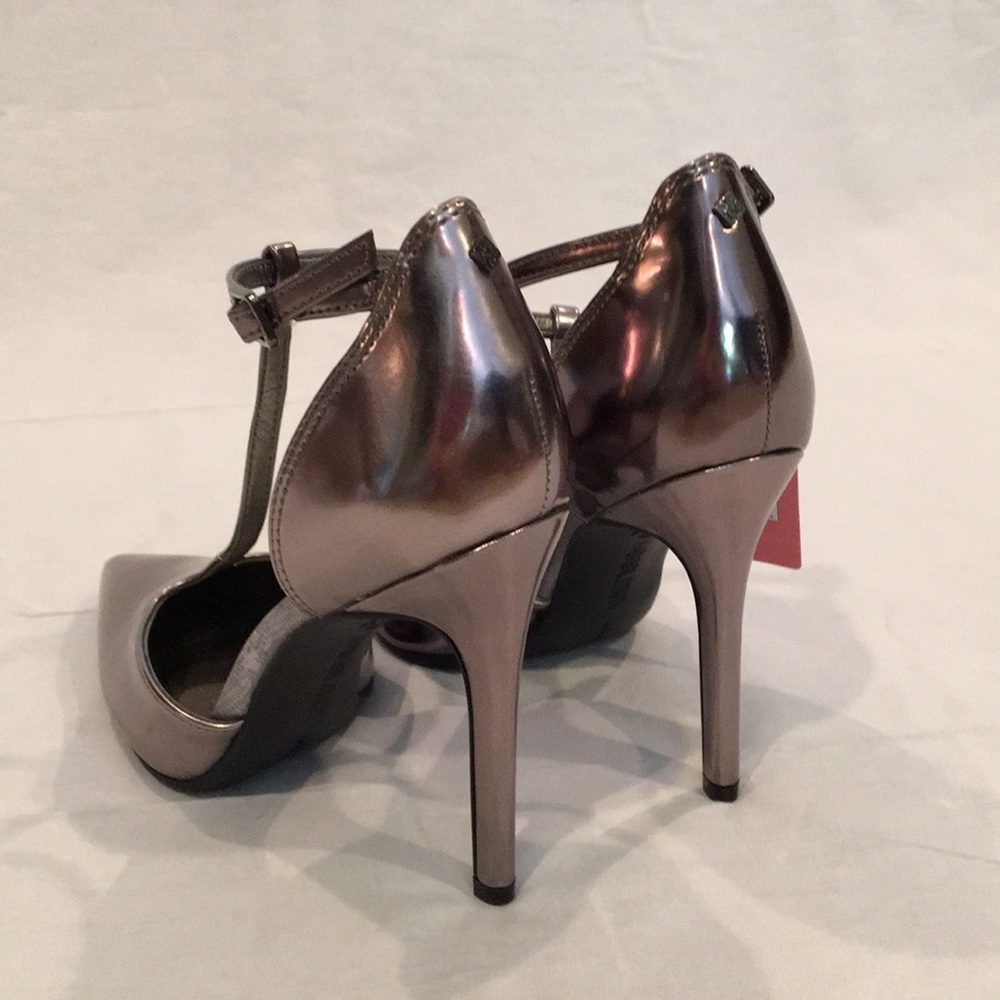 NWT Pewter Color SAM&LIBBY Heels Size 7 1/2